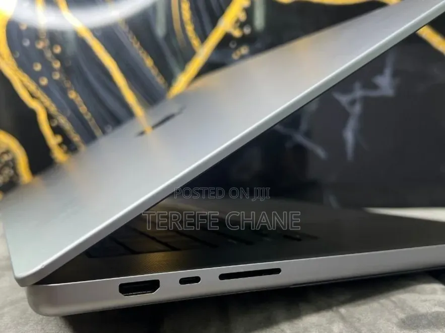 New Laptop Apple MacBook Pro 2020 M1 16GB Apple M1 Pro SSD 512GB