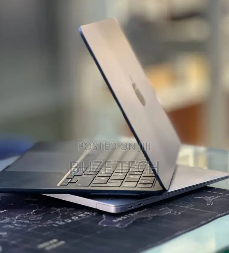 New Laptop Apple MacBook Air 2022 M2 16GB Apple M2 SSD 512GB