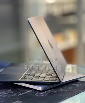 New Laptop Apple MacBook Air 2022 M2 16GB Apple M2 SSD 512GB