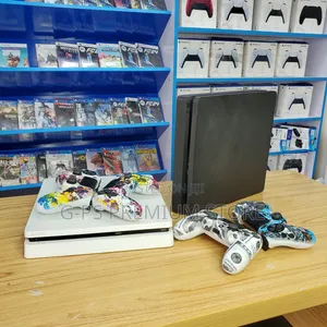  ያልተፈታ PS4 Slim ከ FC 26 እና 2 ኮንትሮለር ጋር