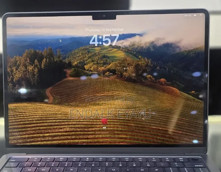 New Laptop Apple MacBook Air 2024 M3 8GB Apple M3 SSD 256GB