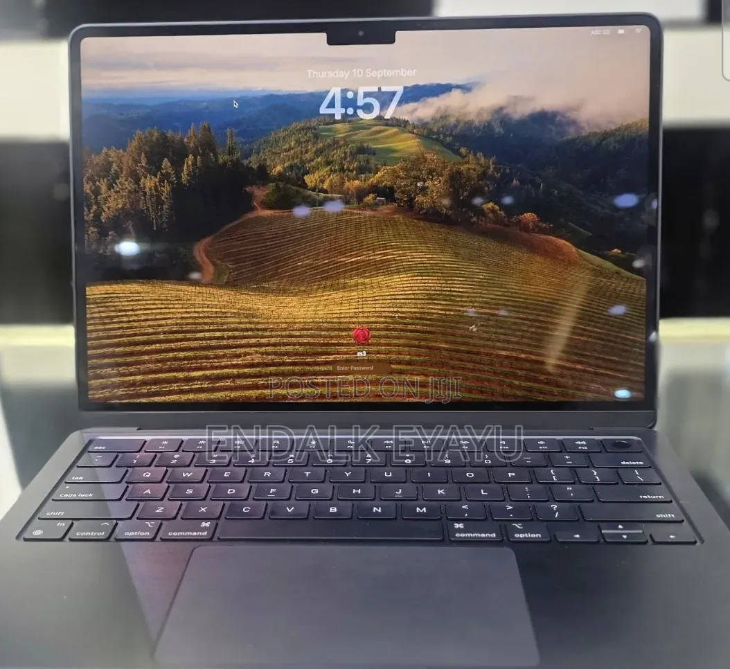 New Laptop Apple MacBook Air 2024 M3 8GB Apple M3 SSD 256GB