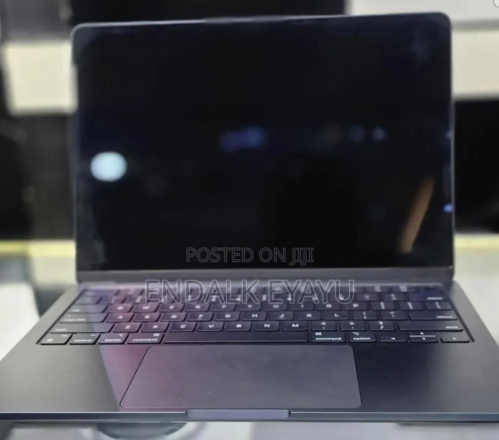 New Laptop Apple MacBook Air 2024 M3 8GB Apple M3 SSD 256GB