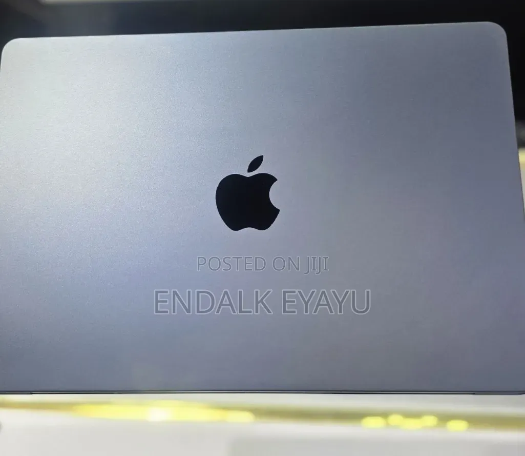 New Laptop Apple MacBook Air 2024 M3 8GB Apple M3 SSD 256GB