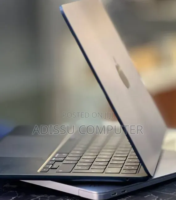 New Laptop Apple MacBook Air 2022 M2 16GB Apple M2 SSD 512GB