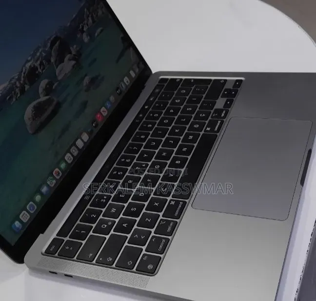 New Laptop Apple MacBook Pro 2020 M1 8GB Apple M1 SSD 256GB
