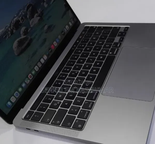 New Laptop Apple MacBook Pro 2020 M1 8GB Apple M1 SSD 256GB