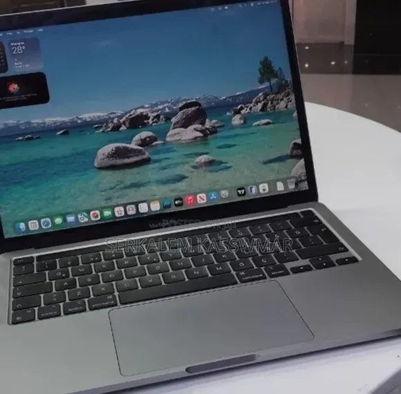 New Laptop Apple MacBook Pro 2020 M1 8GB Apple M1 SSD 256GB