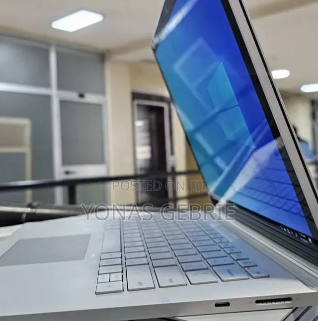 New Laptop Microsoft Surface 16GB Intel Core i7 SSD 256GB