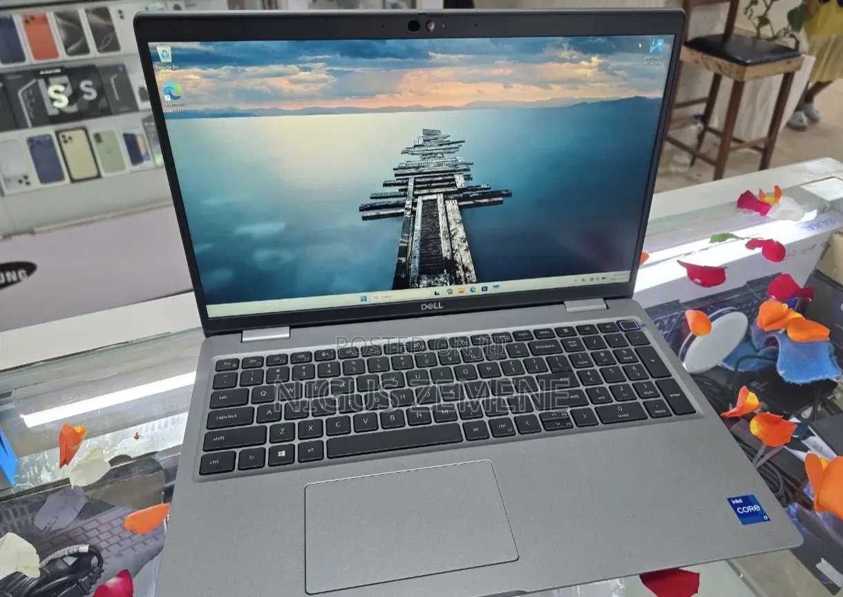 New Laptop Dell Precision 3560 16GB Intel Core i7 SSD 512GB