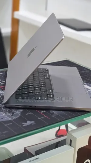 New Laptop Apple MacBook Pro 2023 M2 Pro 16GB Apple M2 SSD 512GB