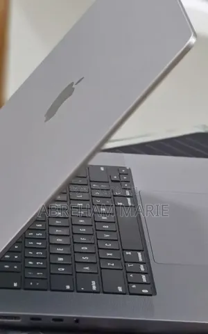 New Laptop Apple MacBook Air 2025 M4 16GB Apple M4 SSD 256GB