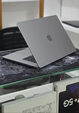 New Laptop Apple MacBook Pro 16GB SSD 512GB