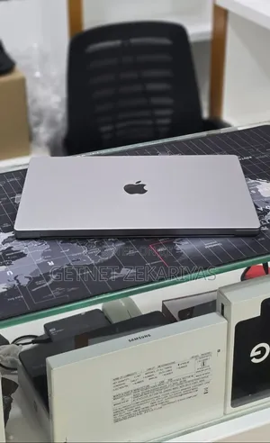New Laptop Apple MacBook Pro 16GB SSD 512GB
