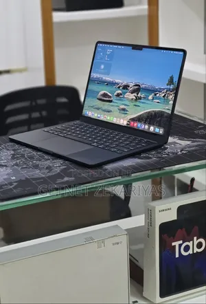 New Laptop Apple MacBook Air 2022 M2 16GB Apple M2 SSD 256GB