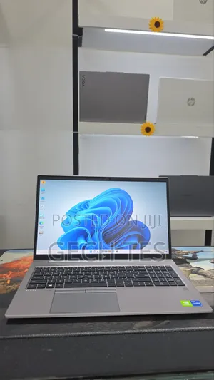 New Laptop HP ZBook Firefly G8 16GB Intel Core i7 SSD 512GB