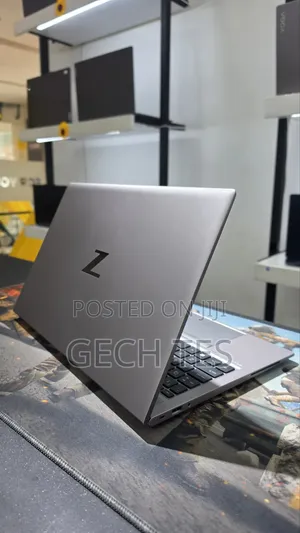 New Laptop HP ZBook Firefly G8 16GB Intel Core i7 SSD 512GB