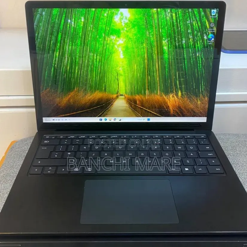New Laptop Microsoft Surface 16GB Intel Core i7 SSD 512GB