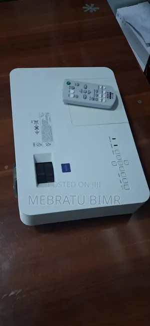 Sony VPL-Dx220 Projector
