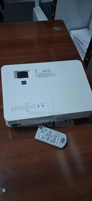 Sony VPL-Dx220 Projector
