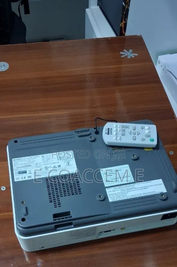 Sony Projector
Model Name VPL-Dx220