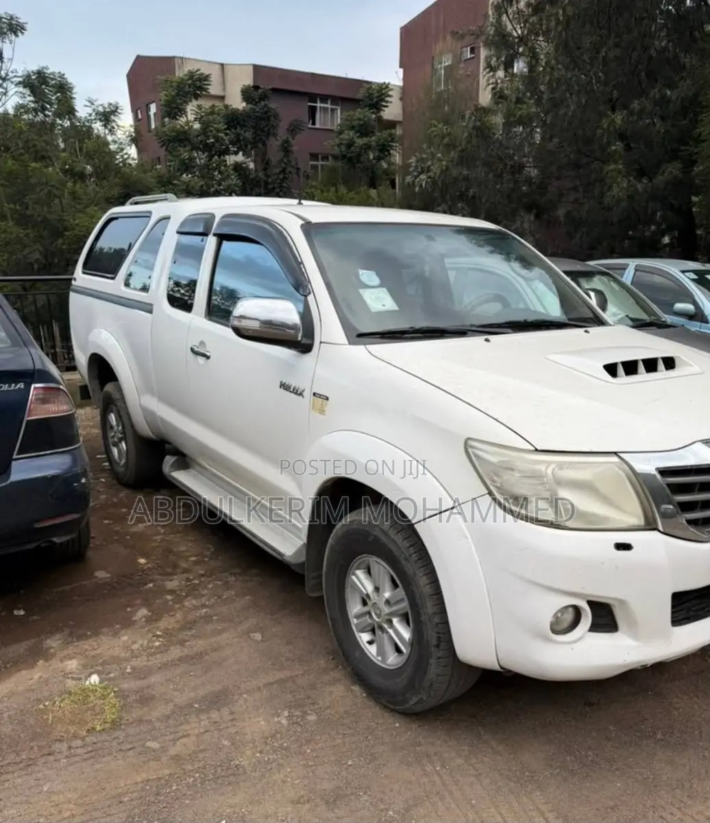 Toyota Hilux 2013 White