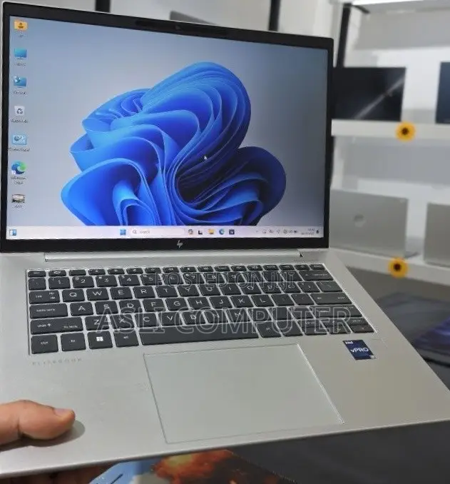 New Laptop HP EliteBook 840 G10 16GB Intel Core i7 SSD 512GB
