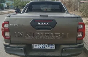 Toyota Hilux 2021 Gold