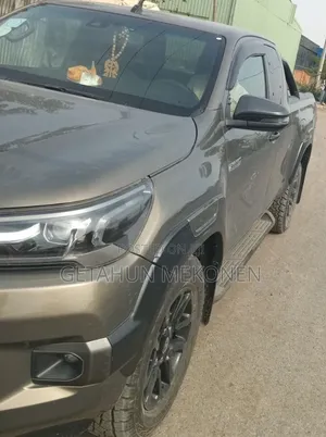 Toyota Hilux 2021 Gold