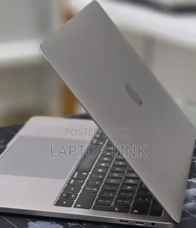 New Laptop Apple MacBook 2019 16GB Intel Core i7 SSD 512GB