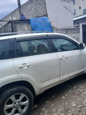 Toyota RAV4 2011 White