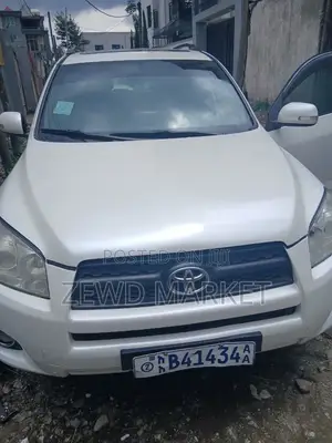 Toyota RAV4 2011 White