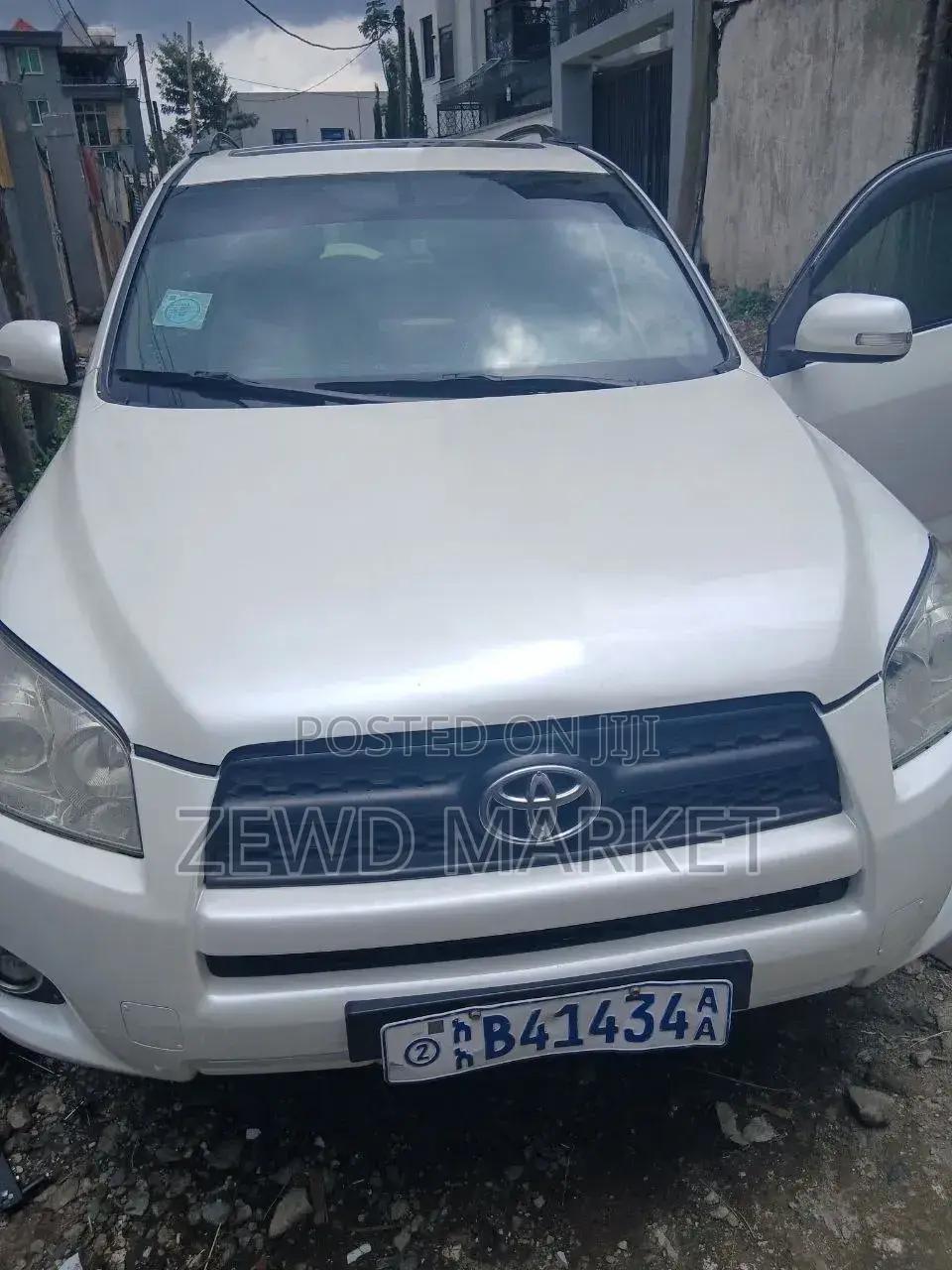 Toyota RAV4 2011 White