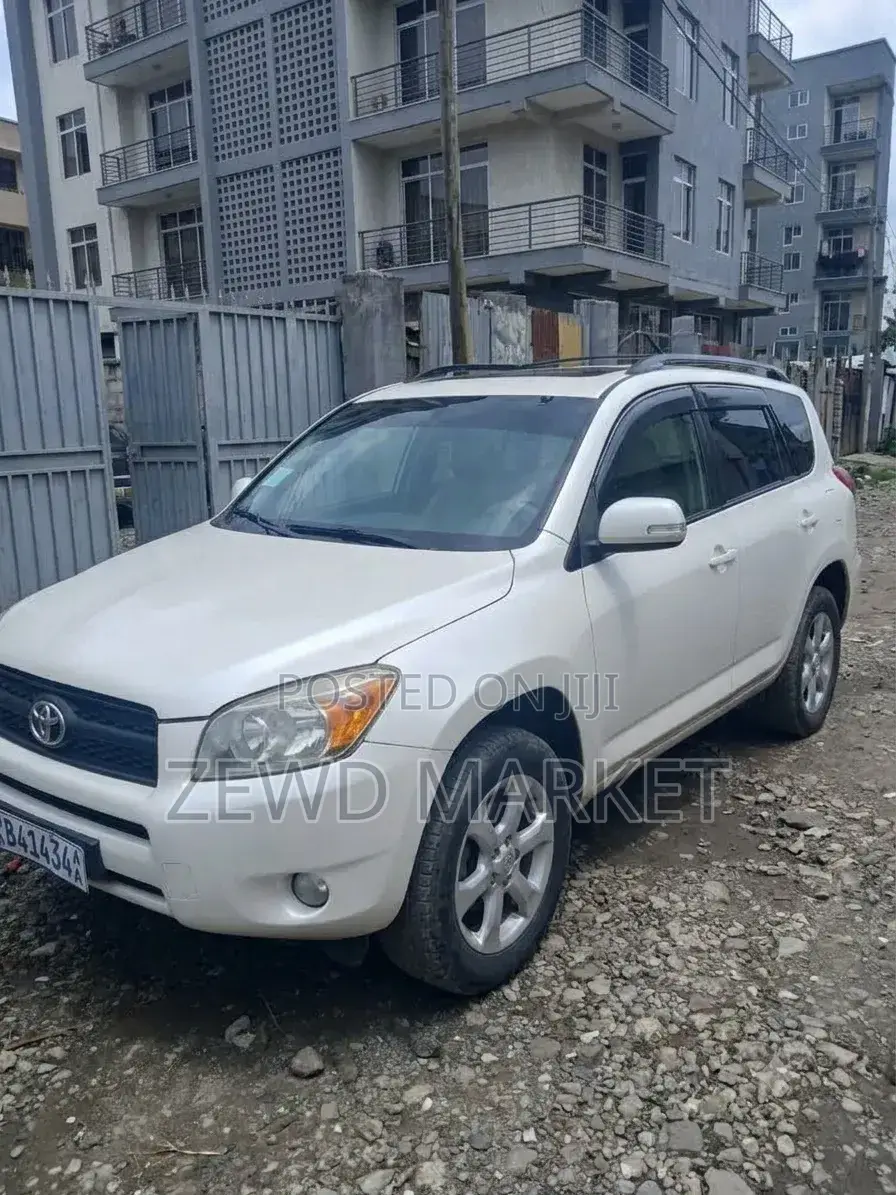 Toyota RAV4 2011 White