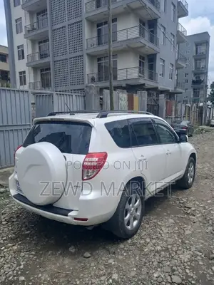 Toyota RAV4 2011 White
