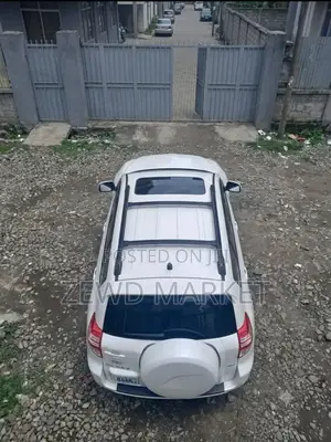 Toyota RAV4 2011 White