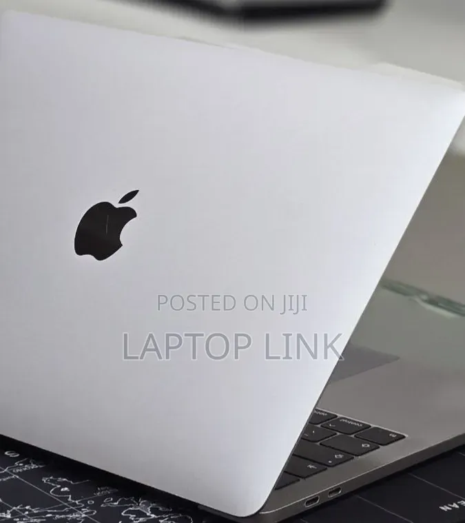 New Laptop Apple MacBook 2019 16GB Intel Core i7 SSD 512GB