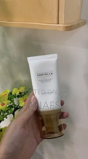 SKIN1004 Madagascar Centella Hyalu-Cica Water-Fit Sun Serum