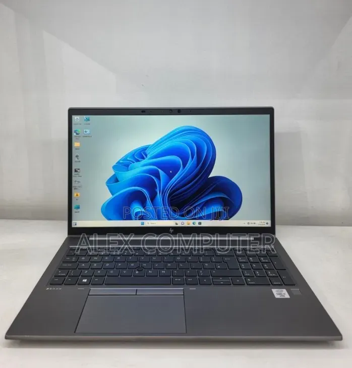 New Laptop HP ZBook Firefly G8 16GB Intel Core i7 SSD 512GB