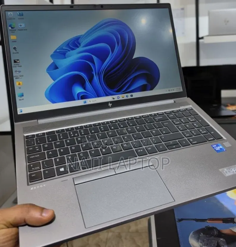 New Laptop HP ZBook Firefly G8 16GB Intel Core i7 SSD 512GB
