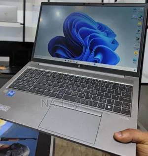 New Laptop HP ZBook Firefly G8 16GB Intel Core i7 SSD 512GB