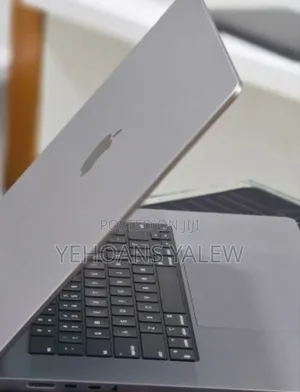 New Laptop Apple MacBook Pro 2022 M2 16GB Apple M2 SSD 1T