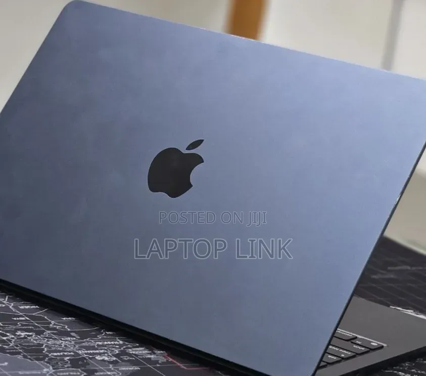 New Laptop Apple MacBook Air 2022 M2 16GB Apple M2 SSD 256GB