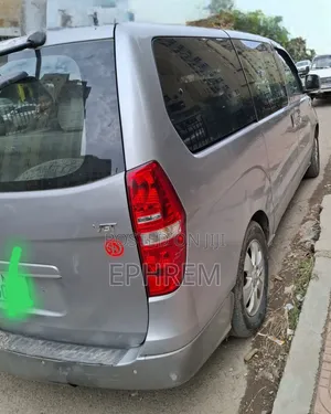 Hyundai Staria 2022 Silver