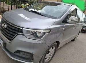 Hyundai Staria 2022 Silver