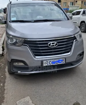 Hyundai Staria 2022 Silver