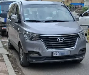 Hyundai Staria 2022 Silver