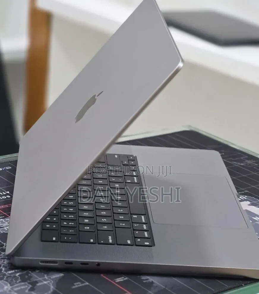 New Laptop Apple MacBook Pro 2023 M2 16GB Apple M2 SSD 512GB