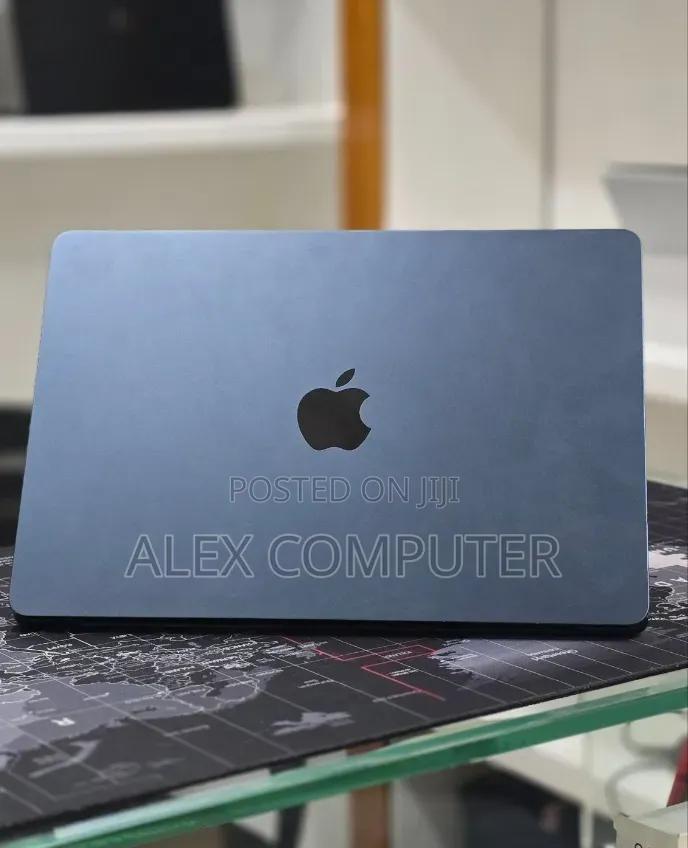 New Laptop Apple MacBook Air 2022 M2 16GB Apple M2 SSD 256GB