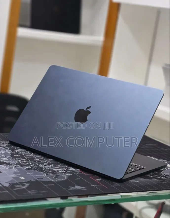 New Laptop Apple MacBook Air 2022 M2 16GB Apple M2 SSD 256GB